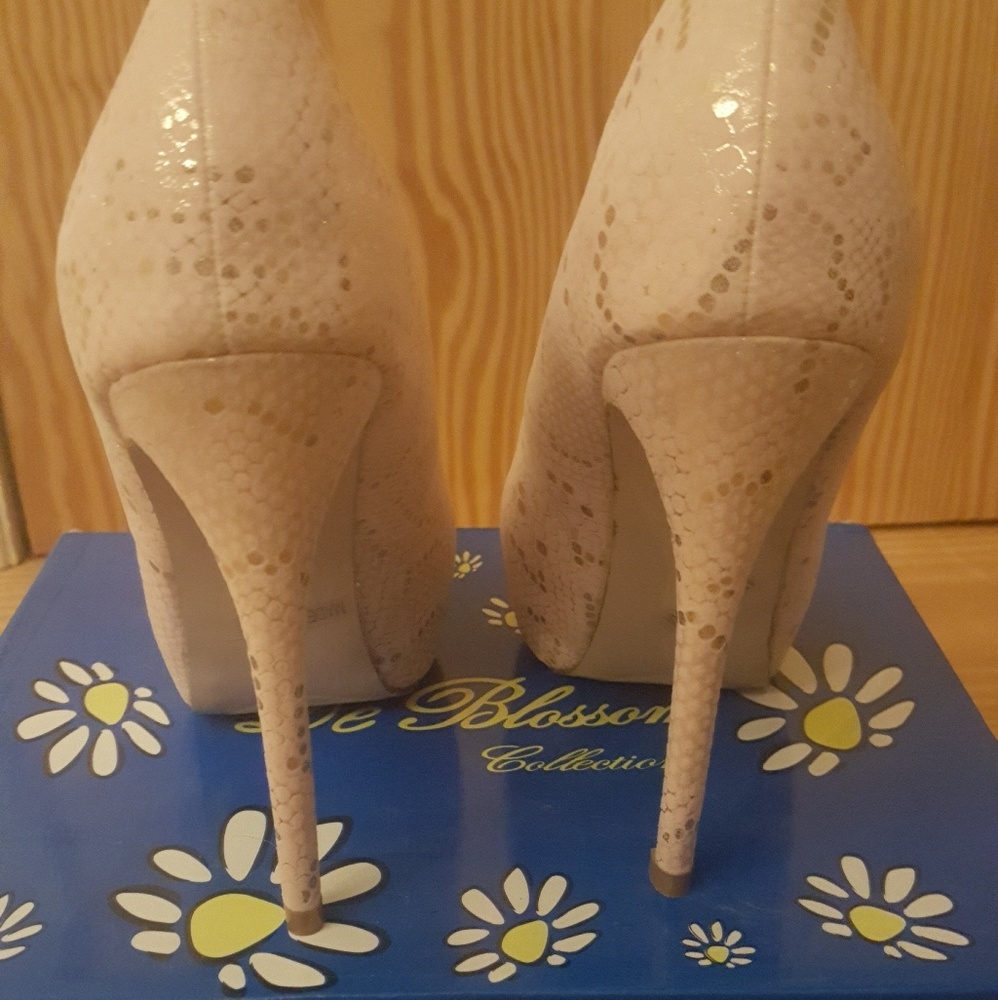 Shoes - Picture 3 of 7